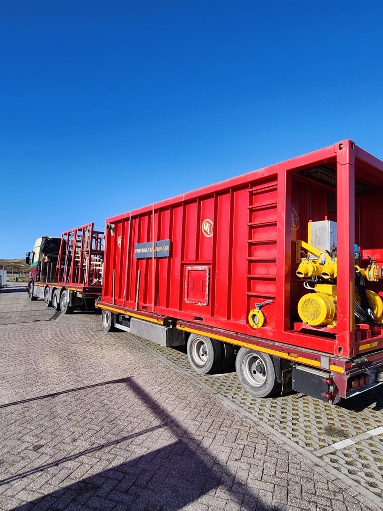 Rigs on the move..... - RGR